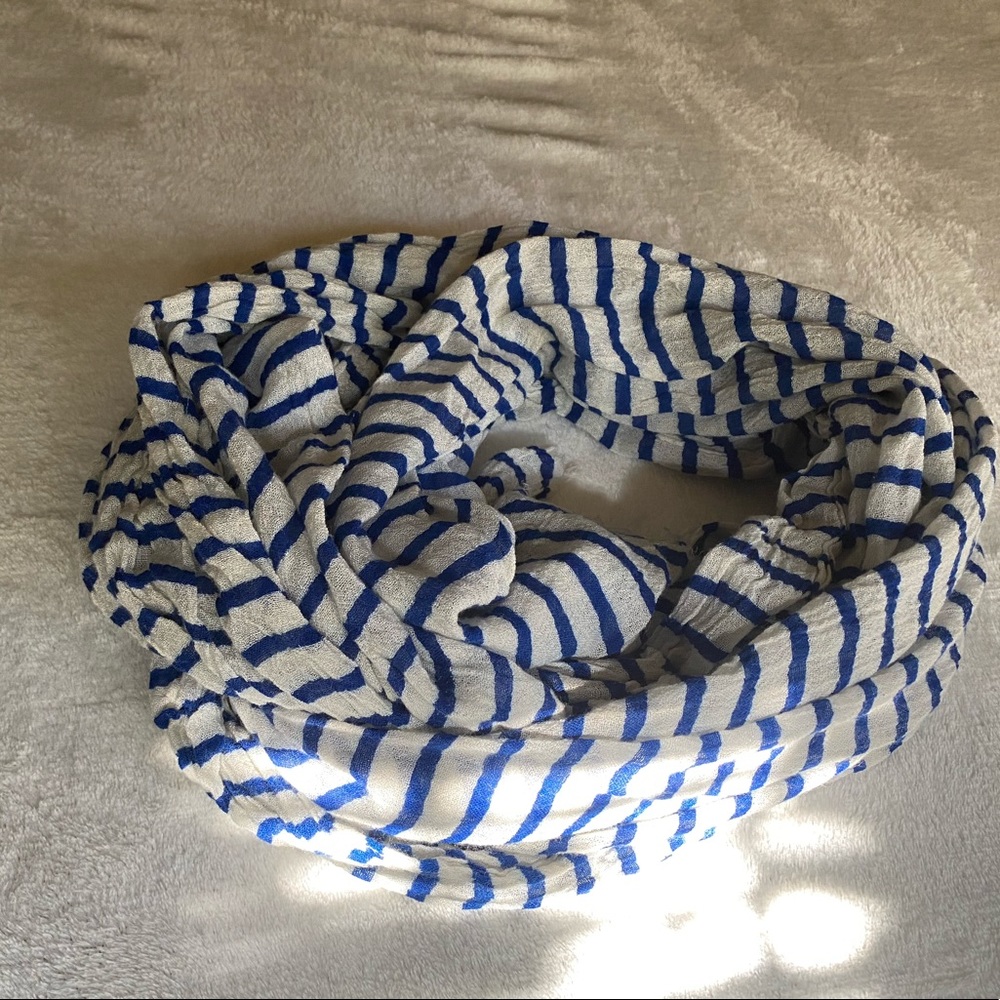 ANN TAYLOR SCARVE 🧣 - Picture 8 of 12
